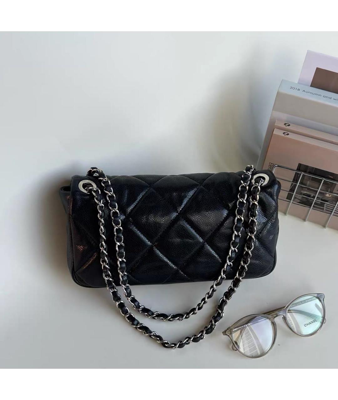 CHANEL Черная кожаная сумка через плечо, фото 2