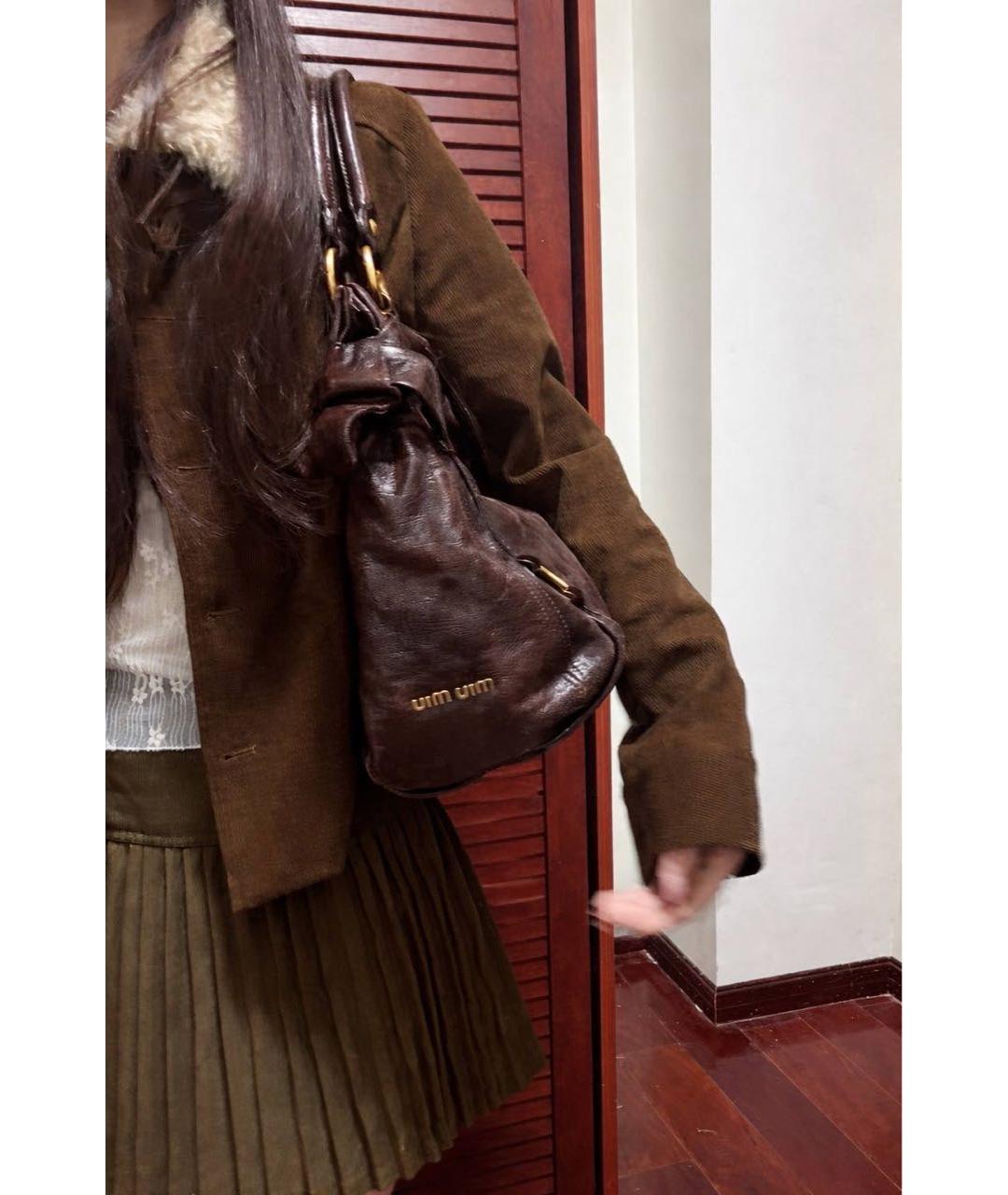 MIU MIU Коричневая кожаная сумка с короткими ручками, фото 2
