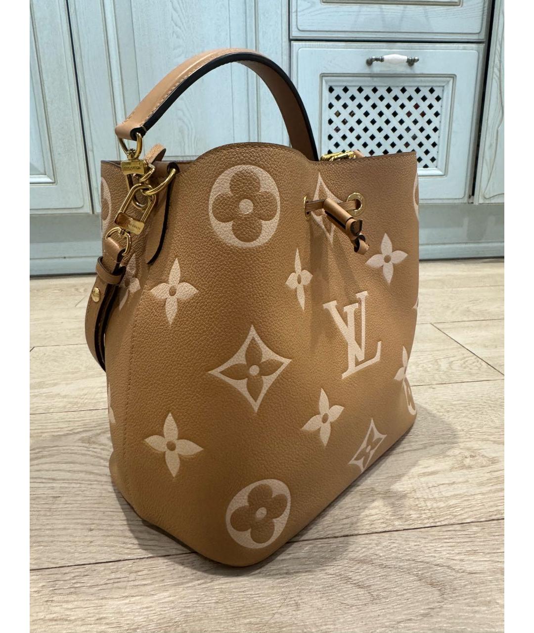 LOUIS VUITTON Бежевая кожаная сумка с короткими ручками, фото 3