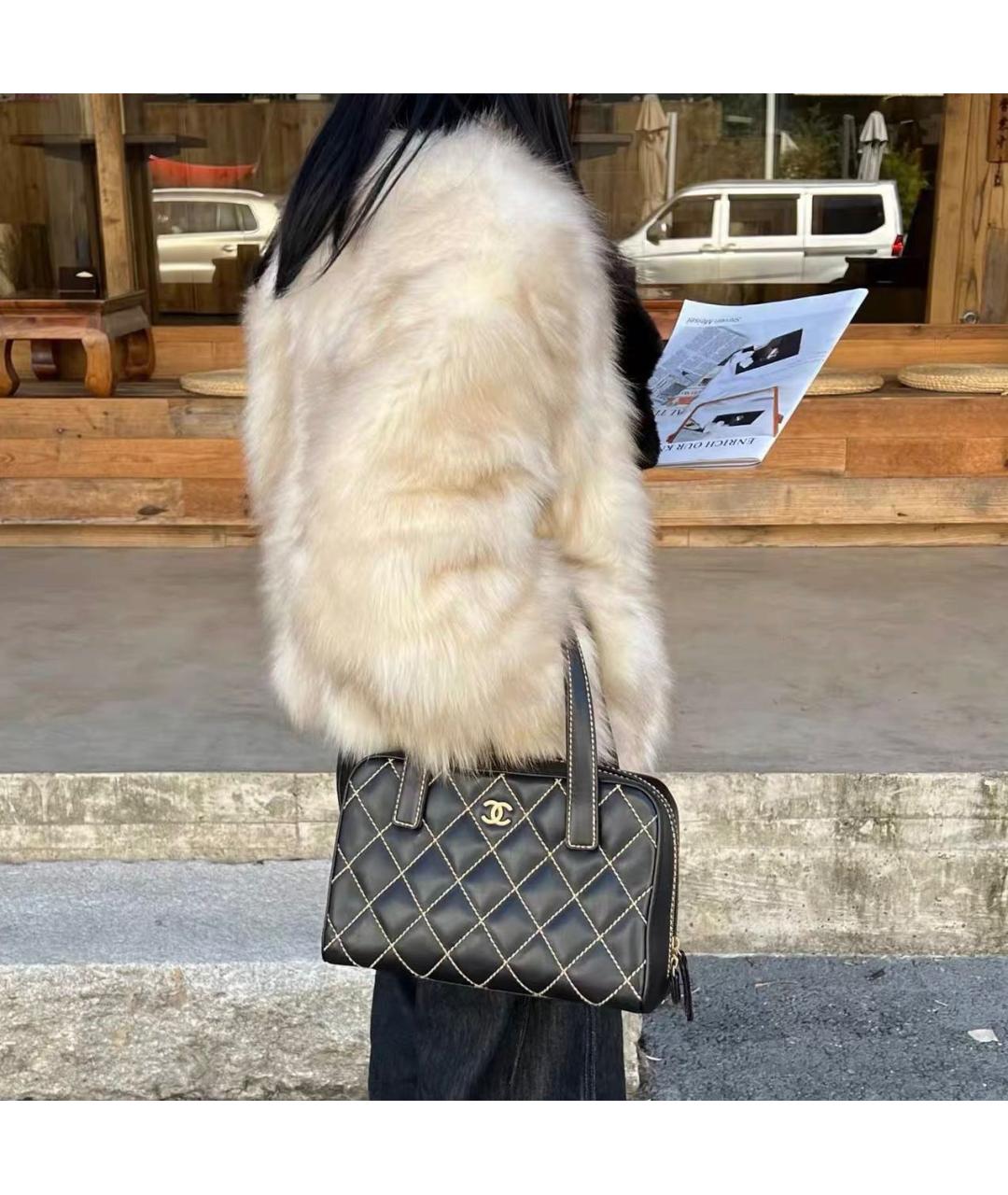 CHANEL Черная кожаная сумка с короткими ручками, фото 8