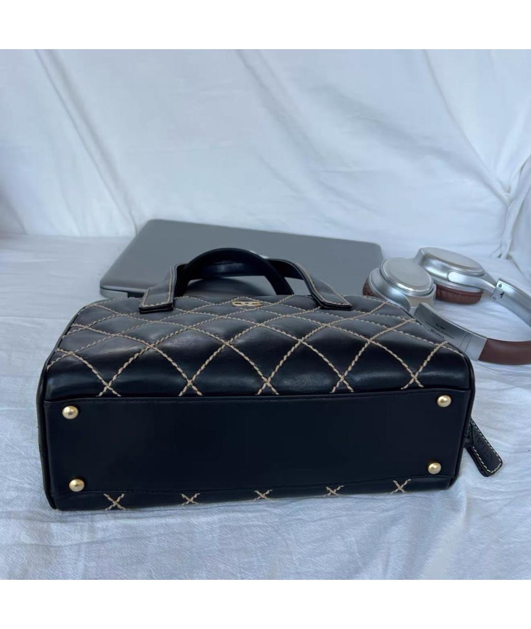 CHANEL Черная кожаная сумка с короткими ручками, фото 4