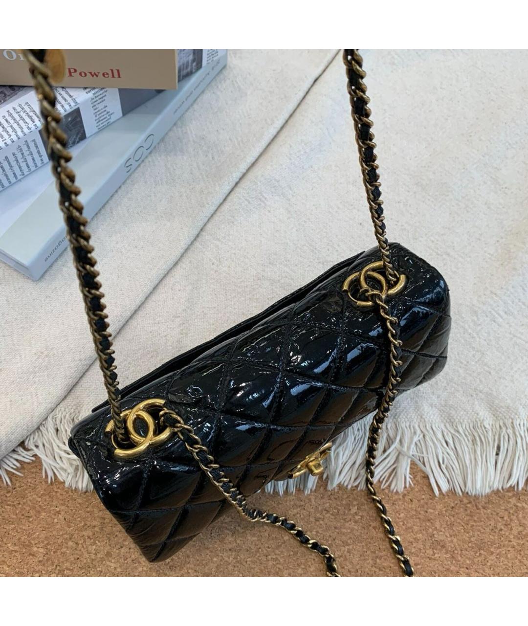 CHANEL Черная сумка через плечо из лакированной кожи, фото 7