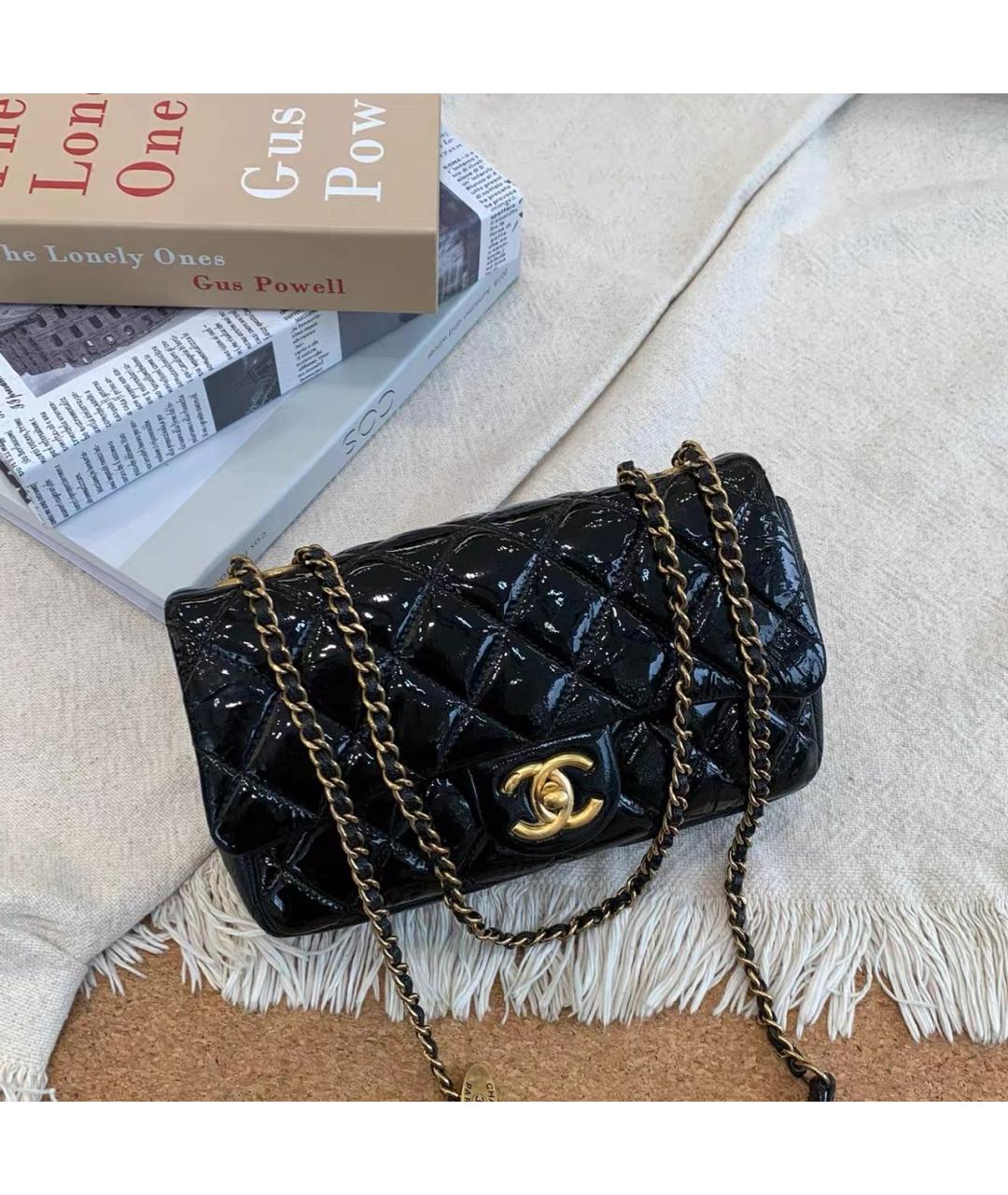 CHANEL Черная сумка через плечо из лакированной кожи, фото 9