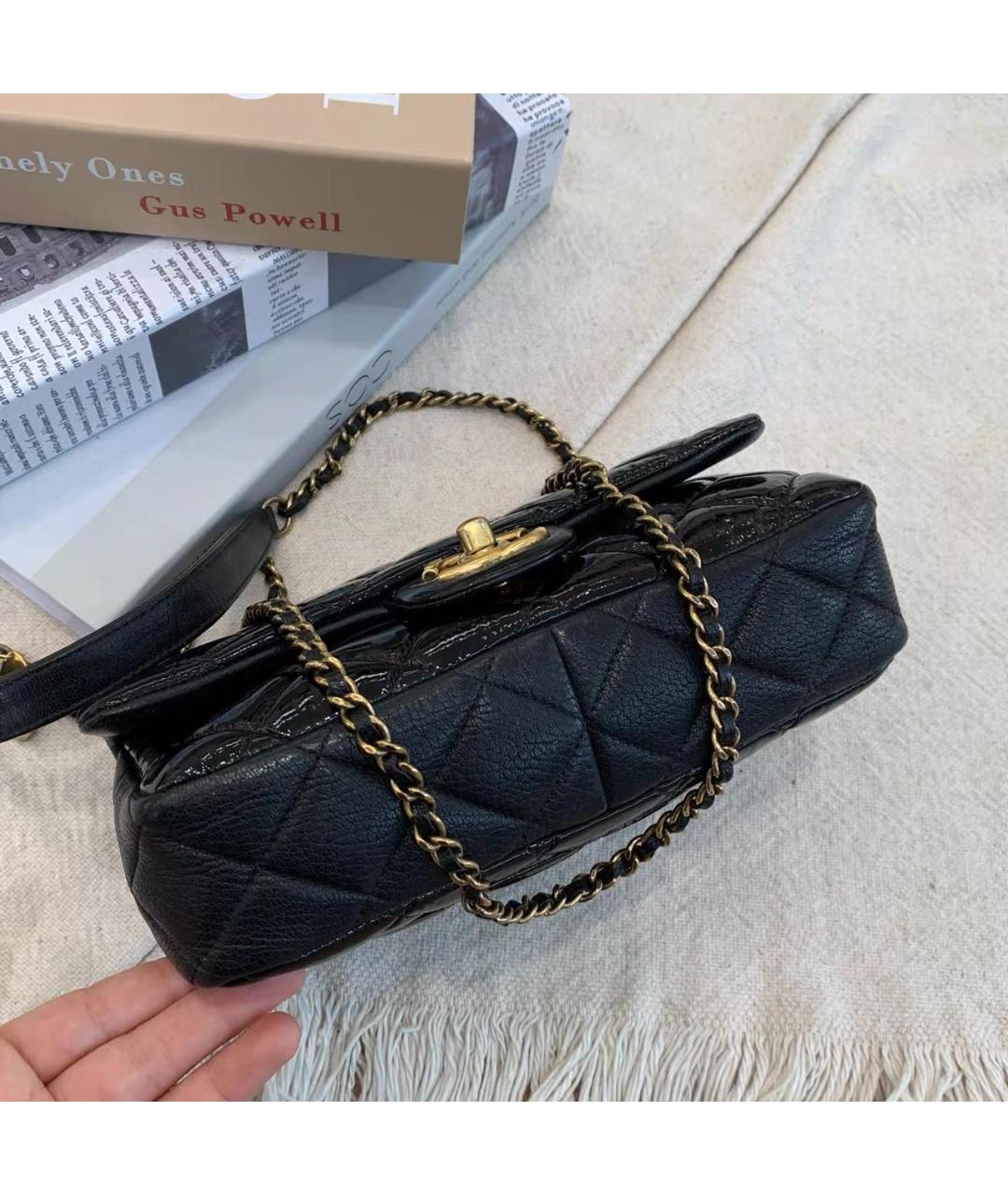 CHANEL Черная сумка через плечо из лакированной кожи, фото 8