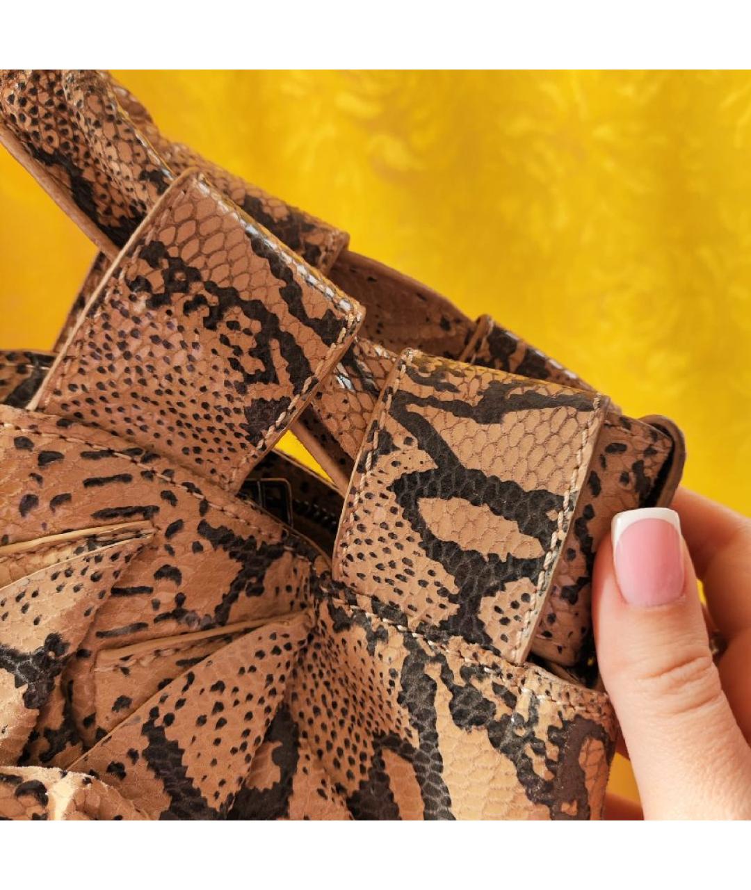 VALENTINO Бежевая сумка с короткими ручками из лакированной кожи, фото 8