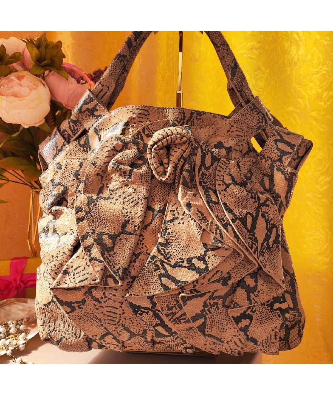 VALENTINO Бежевая сумка с короткими ручками из лакированной кожи, фото 9