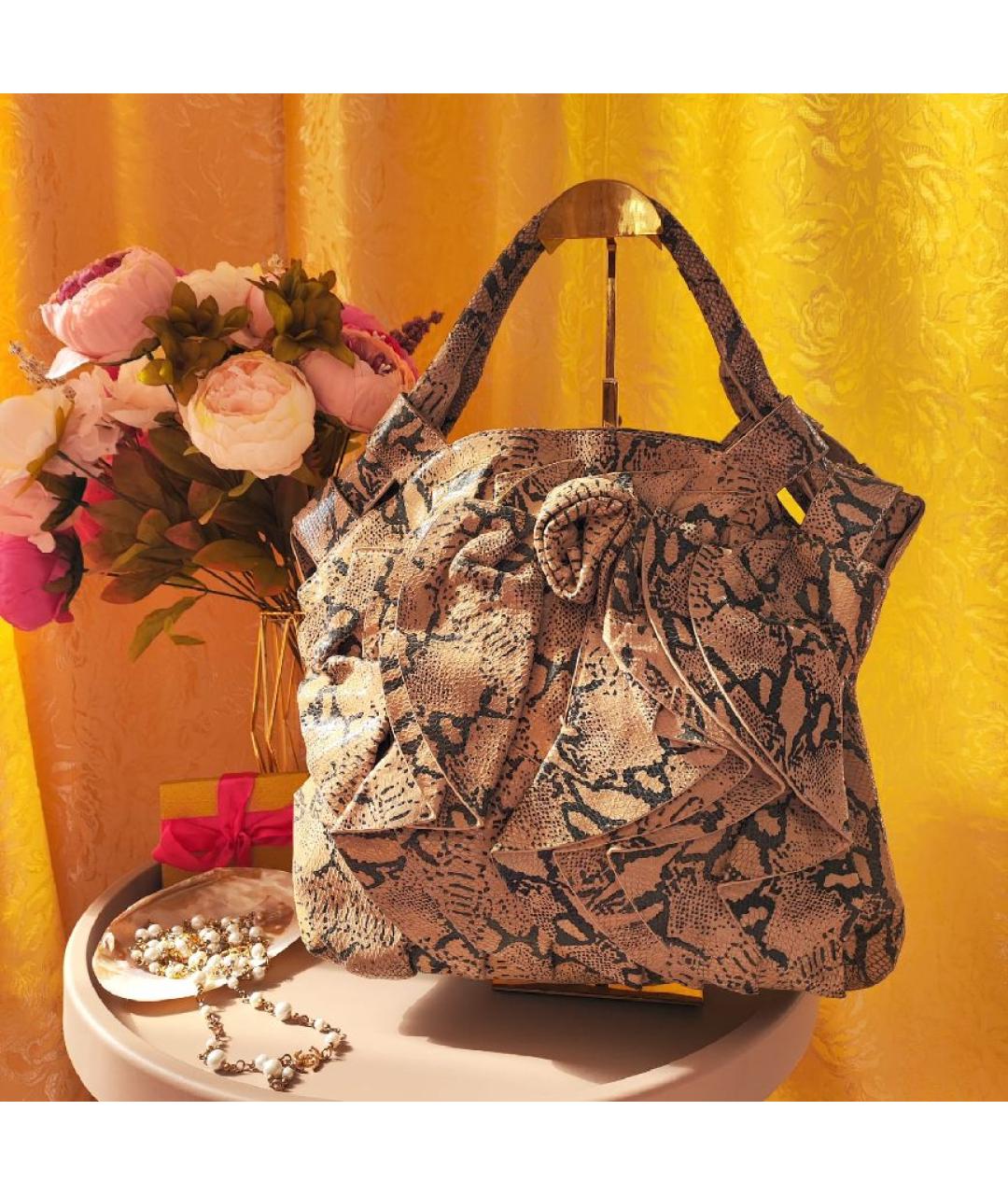 VALENTINO Бежевая сумка с короткими ручками из лакированной кожи, фото 10