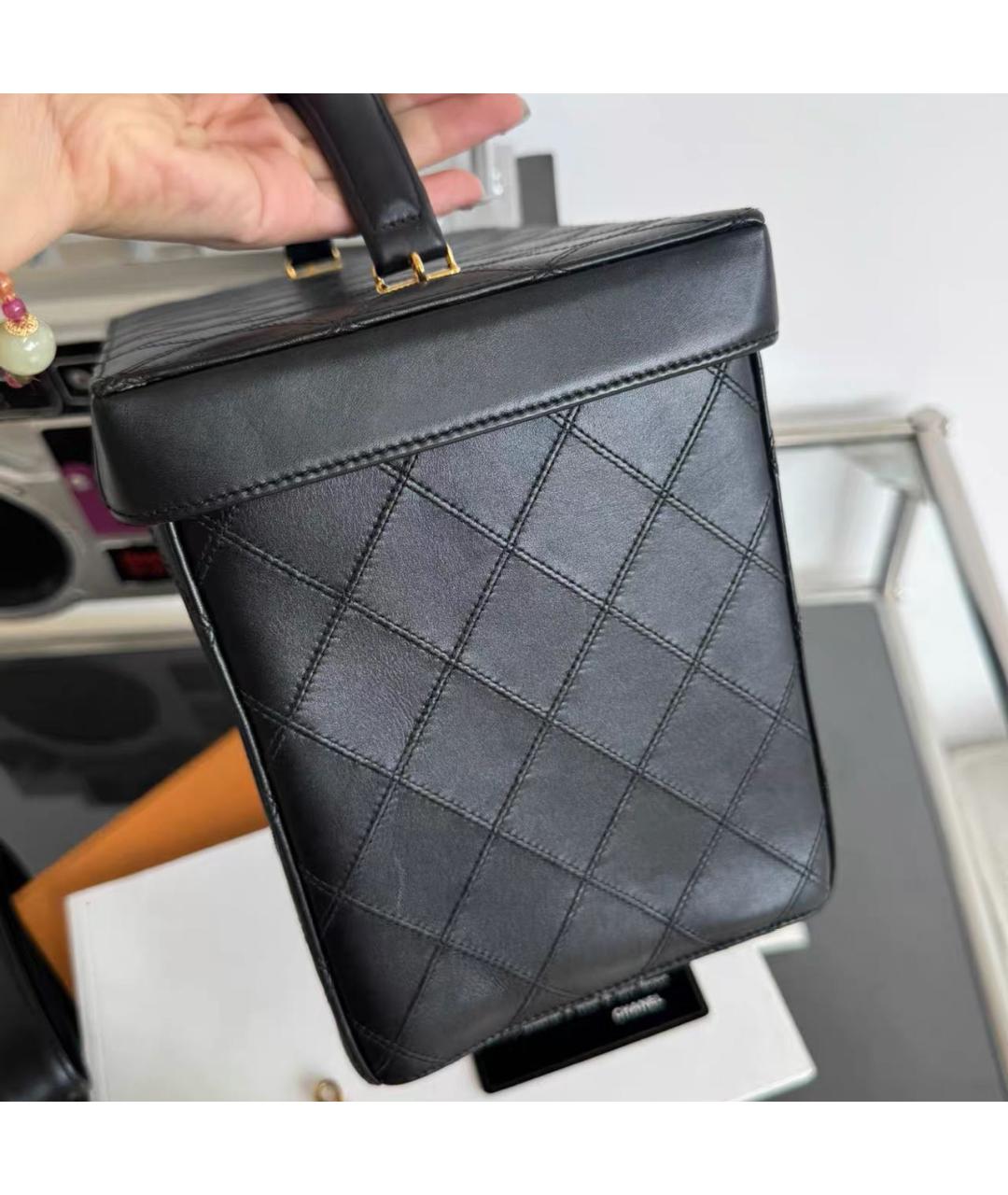 CHANEL Черная кожаная сумка с короткими ручками, фото 4