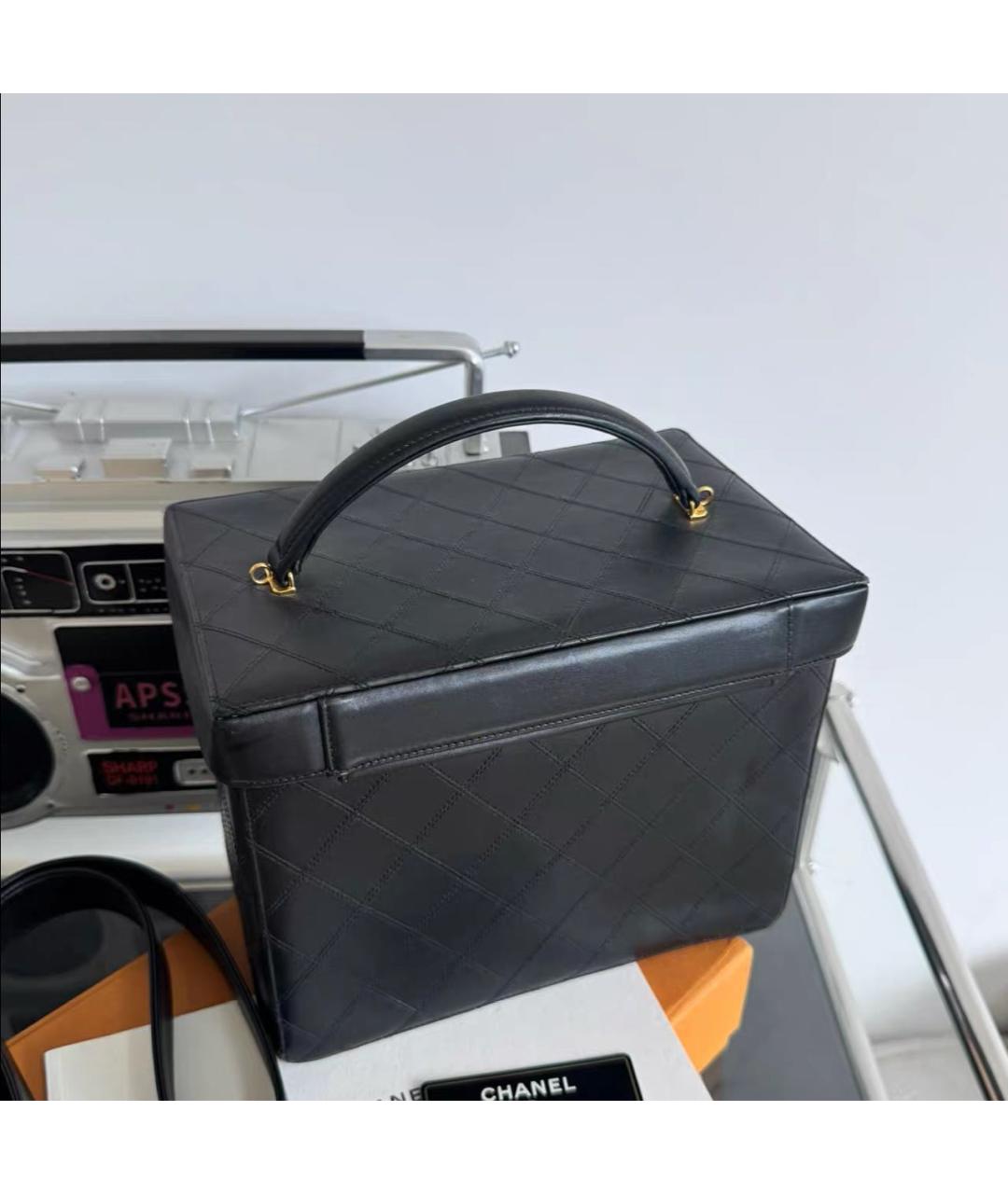 CHANEL Черная кожаная сумка с короткими ручками, фото 2
