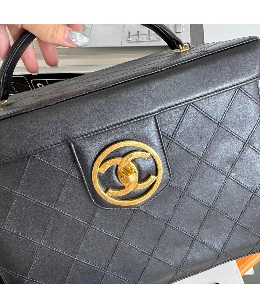 CHANEL Черная кожаная сумка с короткими ручками, фото 6