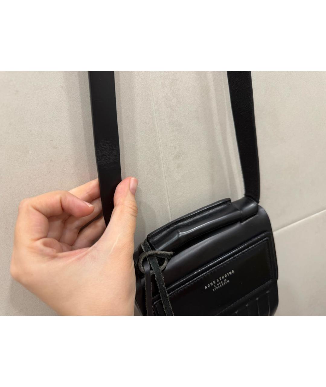 ACNE STUDIOS Черная кожаная сумка через плечо, фото 8