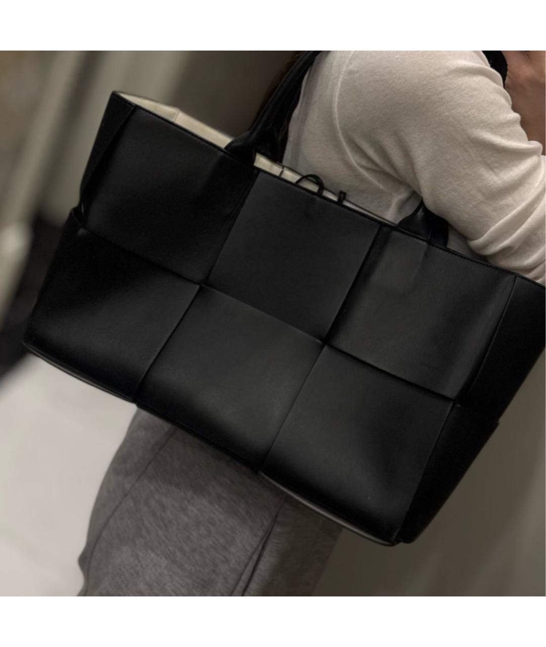 BOTTEGA VENETA Черная кожаная сумка тоут, фото 5