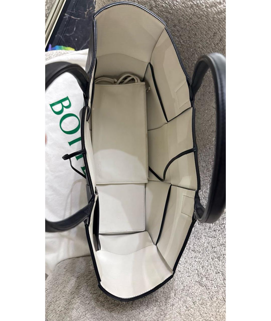 BOTTEGA VENETA Черная кожаная сумка тоут, фото 3