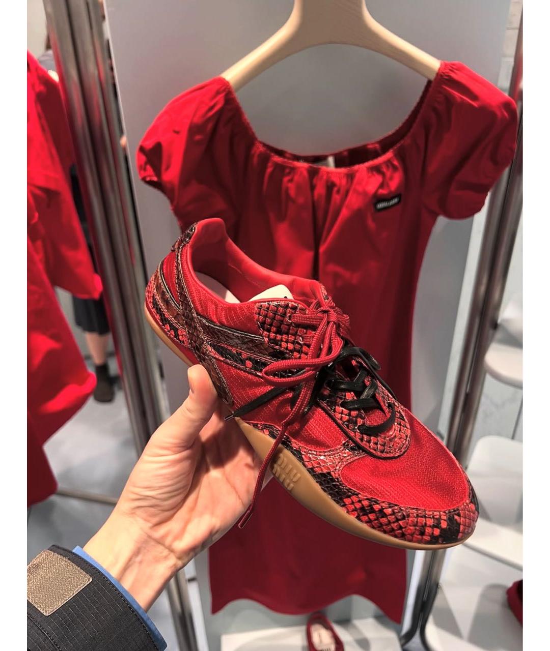 MIU MIU Красные кроссовки, фото 3