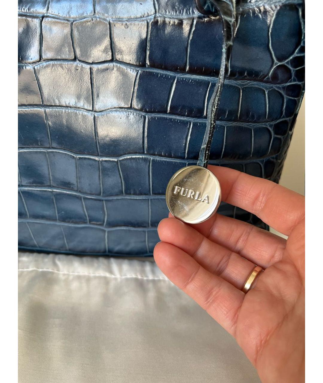 FURLA Синяя сумка с короткими ручками из лакированной кожи, фото 7