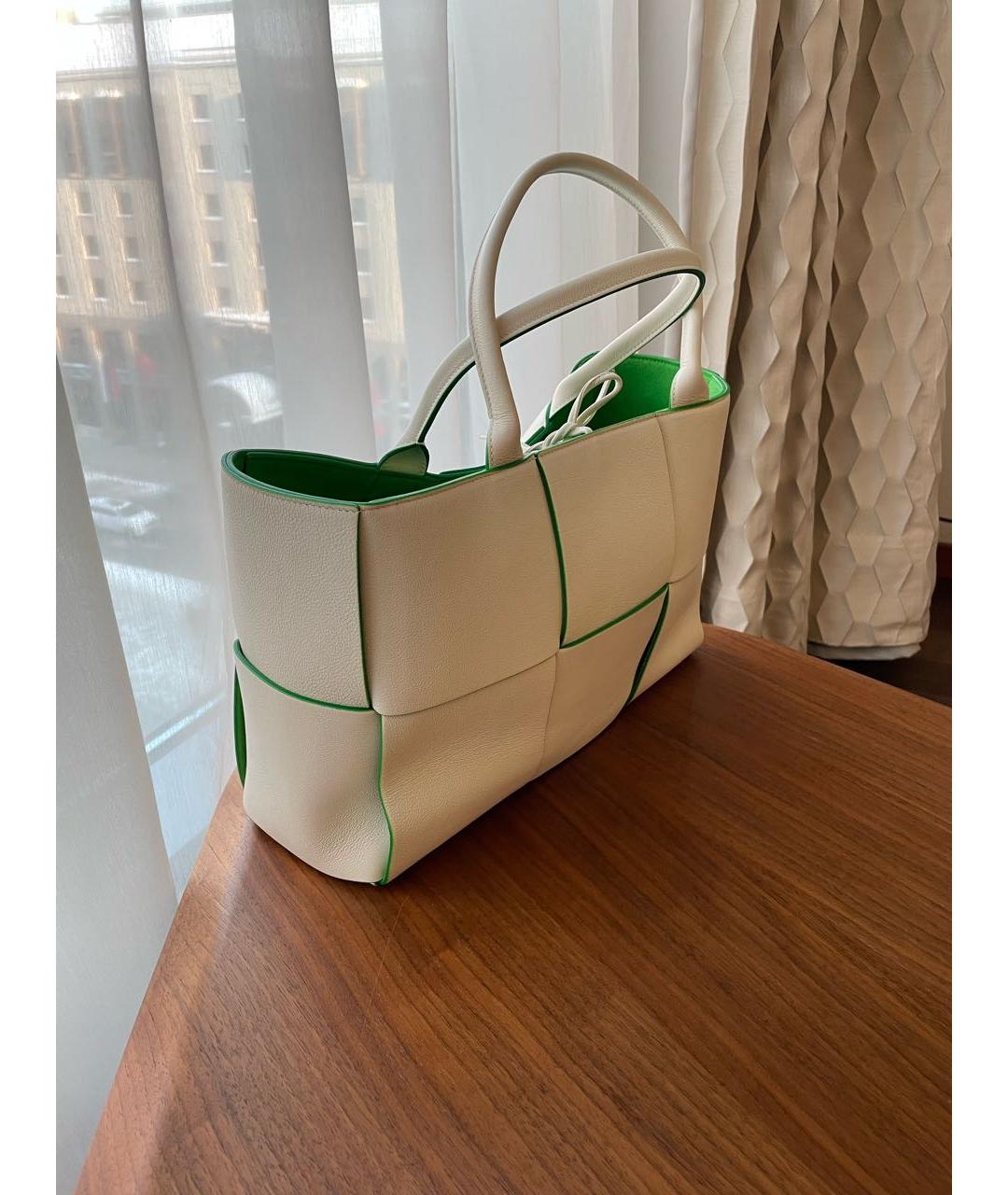 BOTTEGA VENETA Белая кожаная сумка с короткими ручками, фото 3