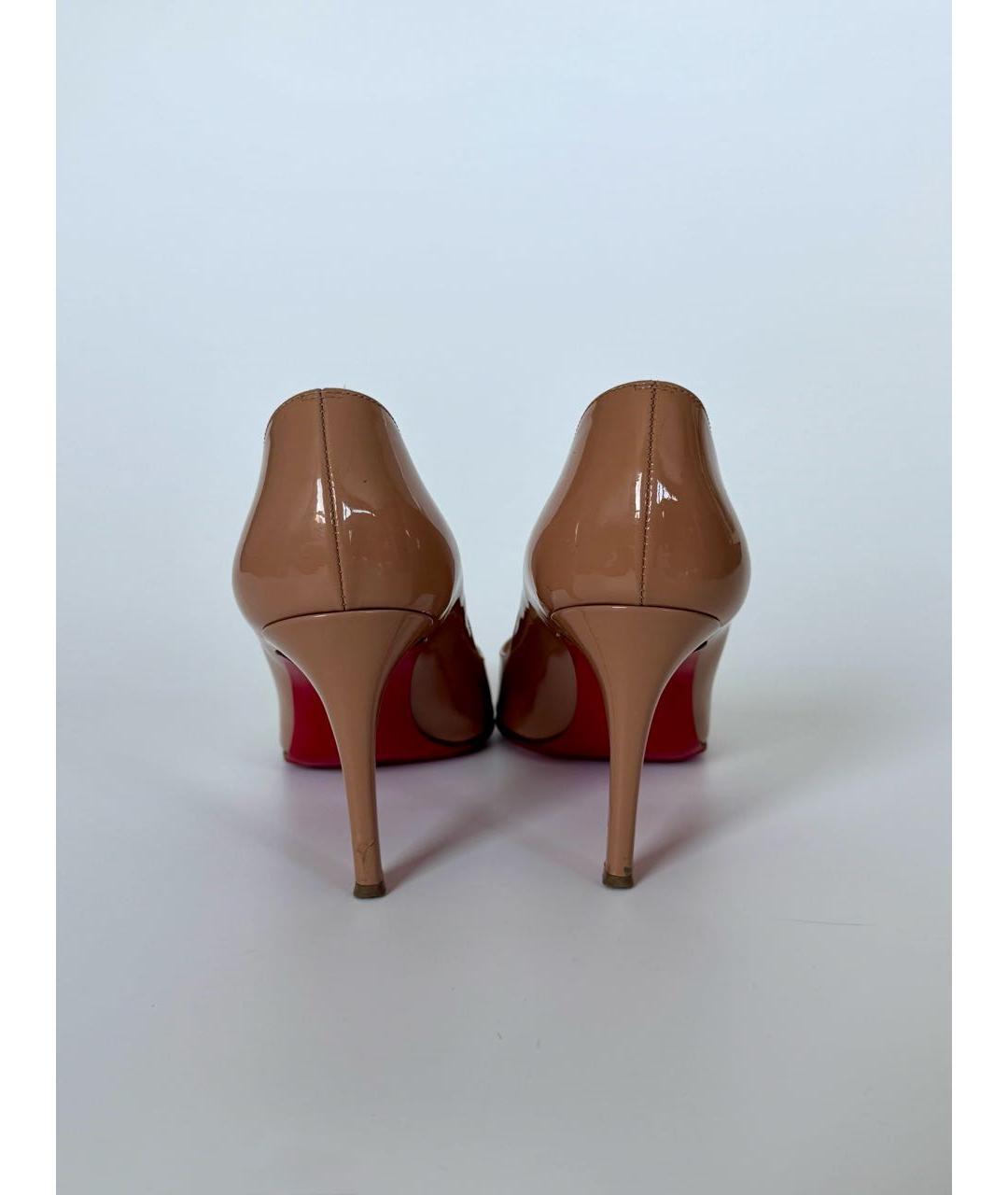 CHRISTIAN LOUBOUTIN Бежевые туфли из лакированной кожи, фото 4