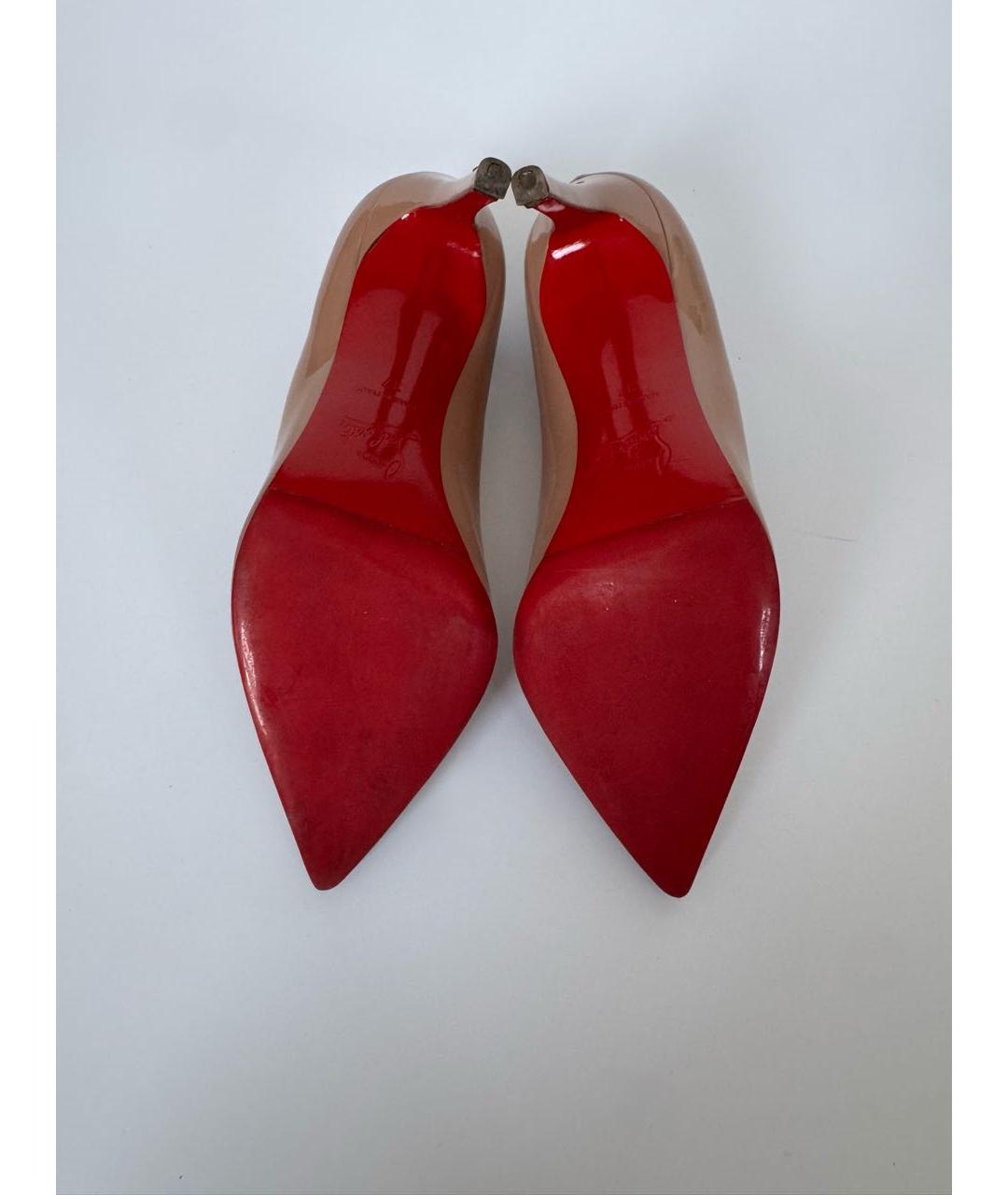 CHRISTIAN LOUBOUTIN Бежевые туфли из лакированной кожи, фото 6