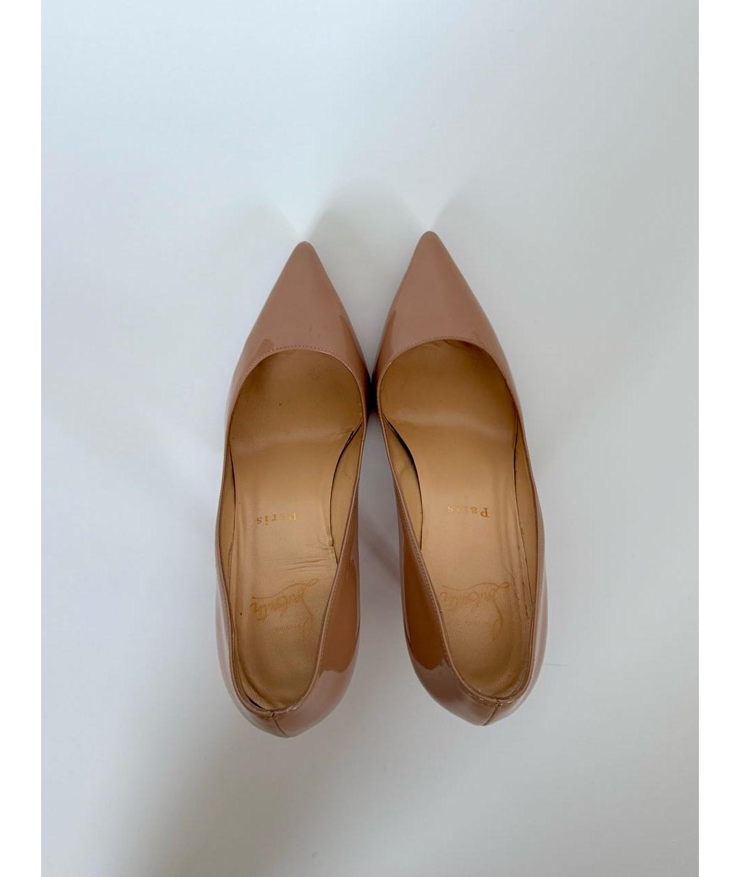 CHRISTIAN LOUBOUTIN Бежевые туфли из лакированной кожи, фото 3