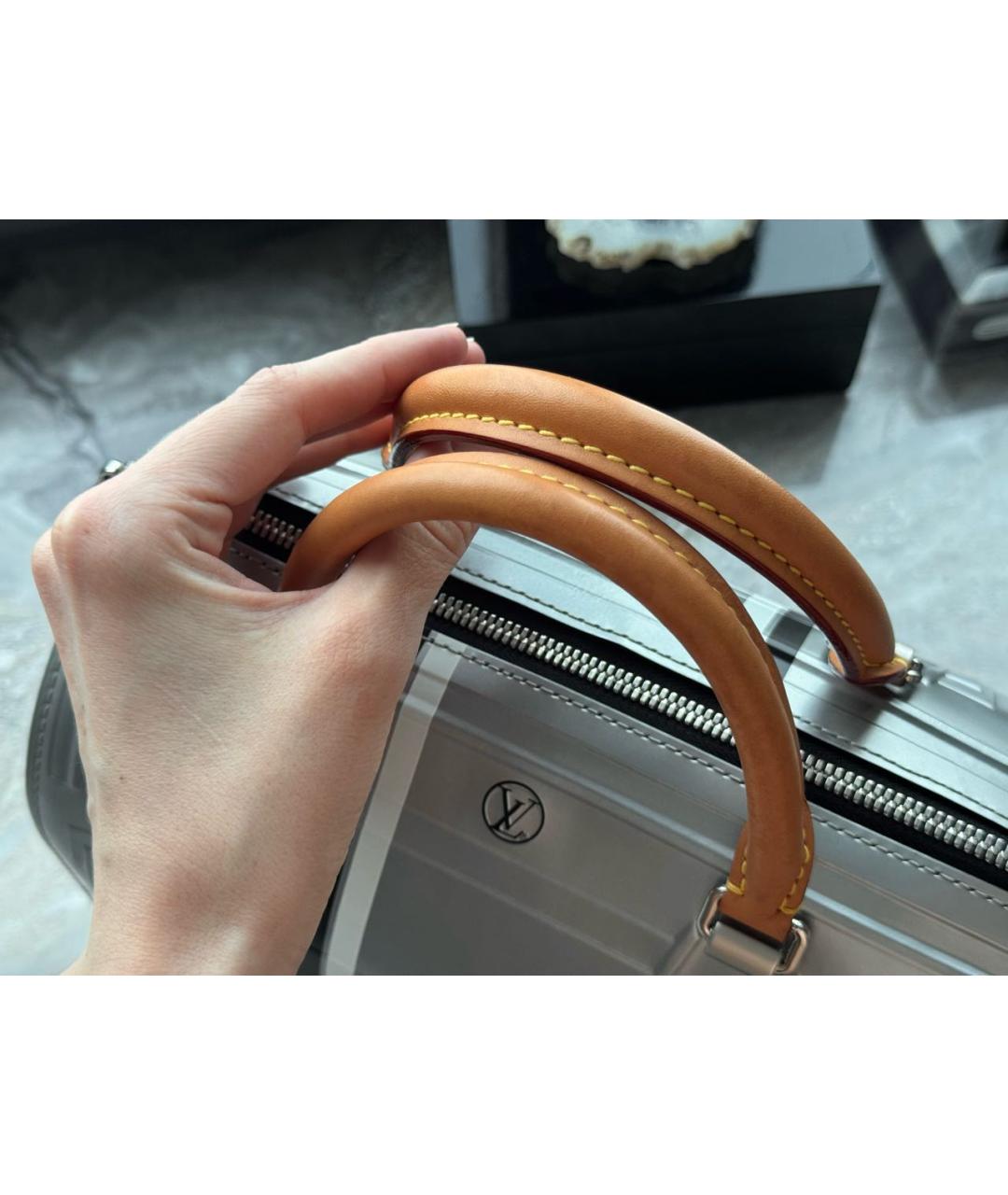 LOUIS VUITTON Серебряная сумка с короткими ручками, фото 6