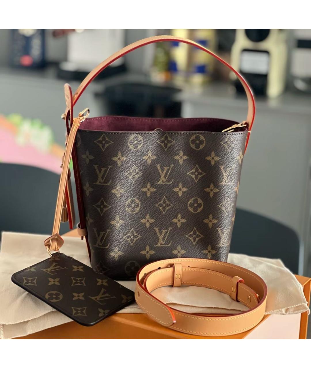 LOUIS VUITTON Коричневая кожаная сумка с короткими ручками, фото 2