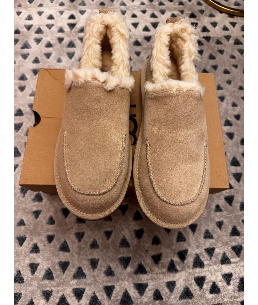 UGG AUSTRALIA Бежевые замшевые лоферы, фото 2