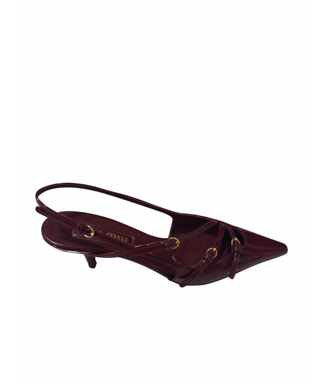 MIU MIU Бордовые лодочки на низком каблуке из лакированной кожи, фото 1