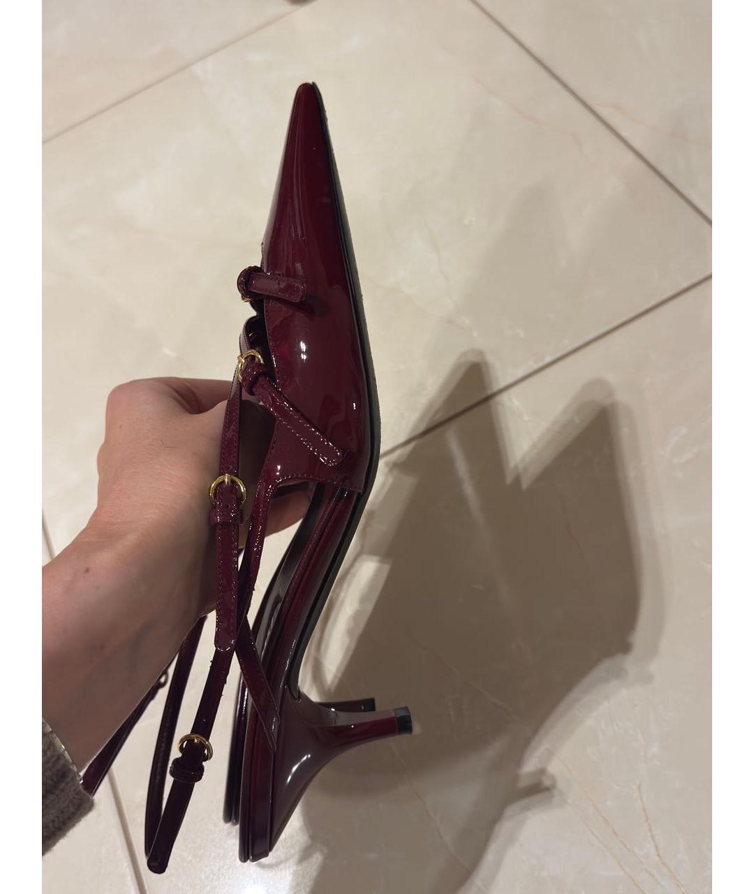 MIU MIU Бордовые лодочки на низком каблуке из лакированной кожи, фото 9