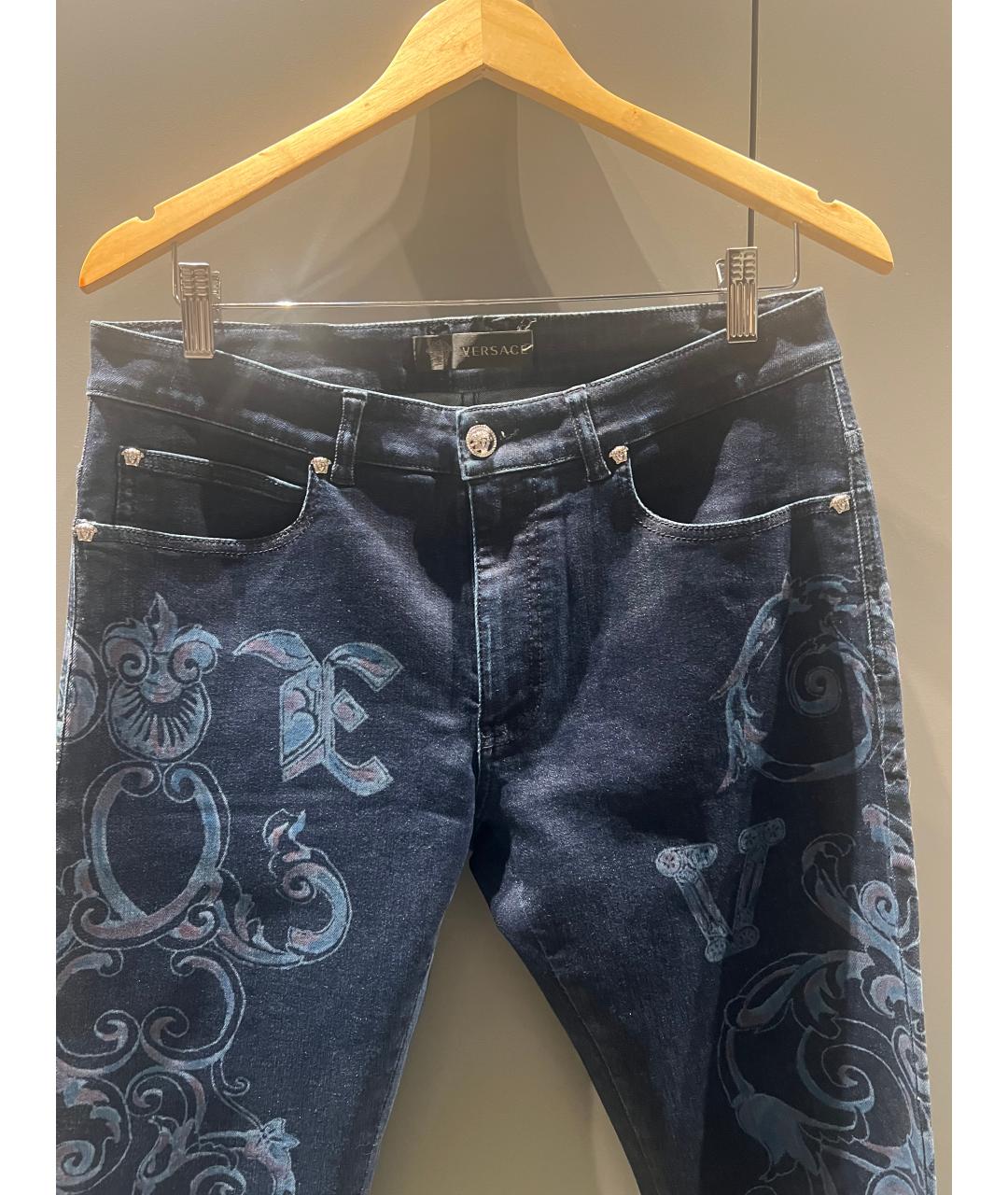 VERSACE Темно-синие хлопко-эластановые прямые джинсы, фото 3