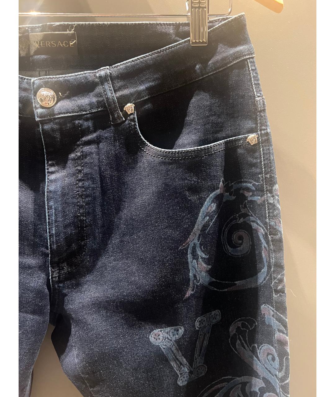 VERSACE Темно-синие хлопко-эластановые прямые джинсы, фото 4