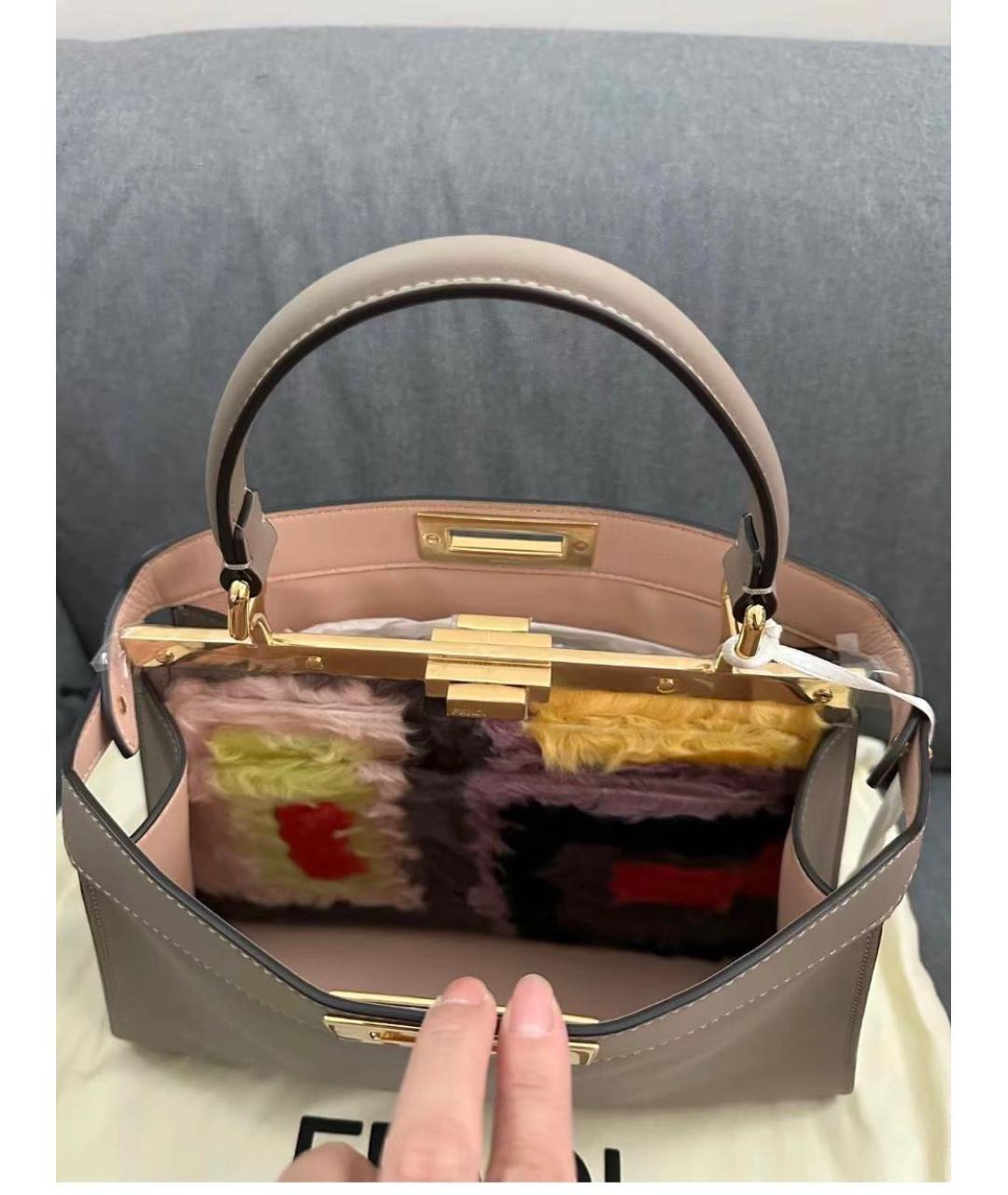 FENDI Серая кожаная сумка с короткими ручками, фото 3