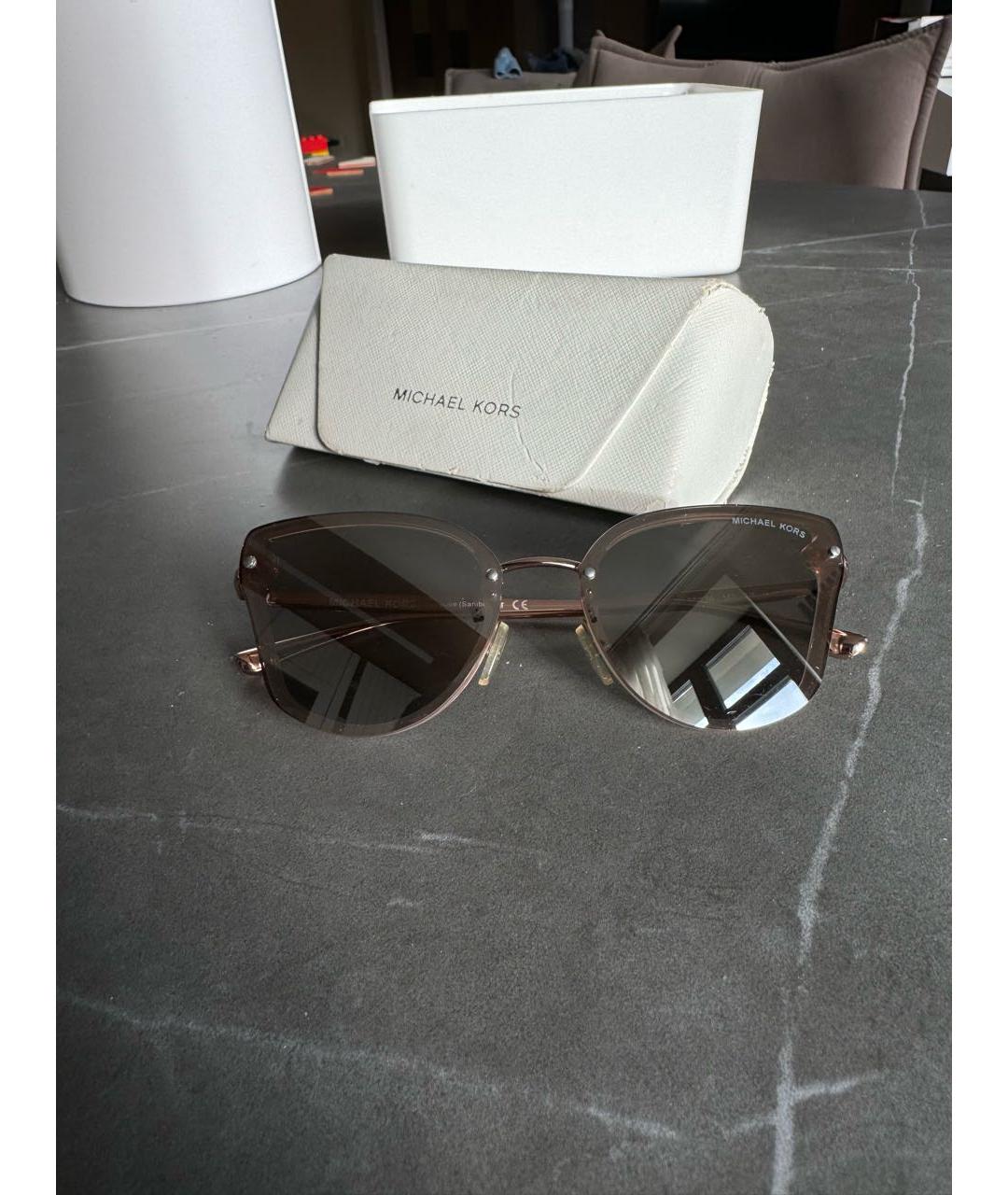 MICHAEL KORS Бежевые пластиковые солнцезащитные очки, фото 5