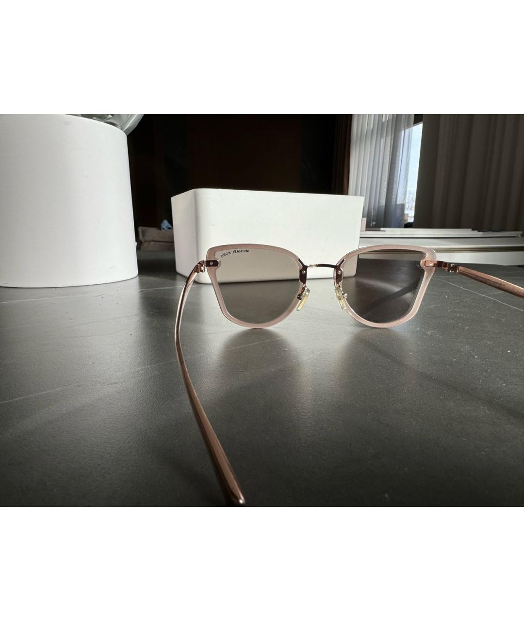 MICHAEL KORS Бежевые пластиковые солнцезащитные очки, фото 4