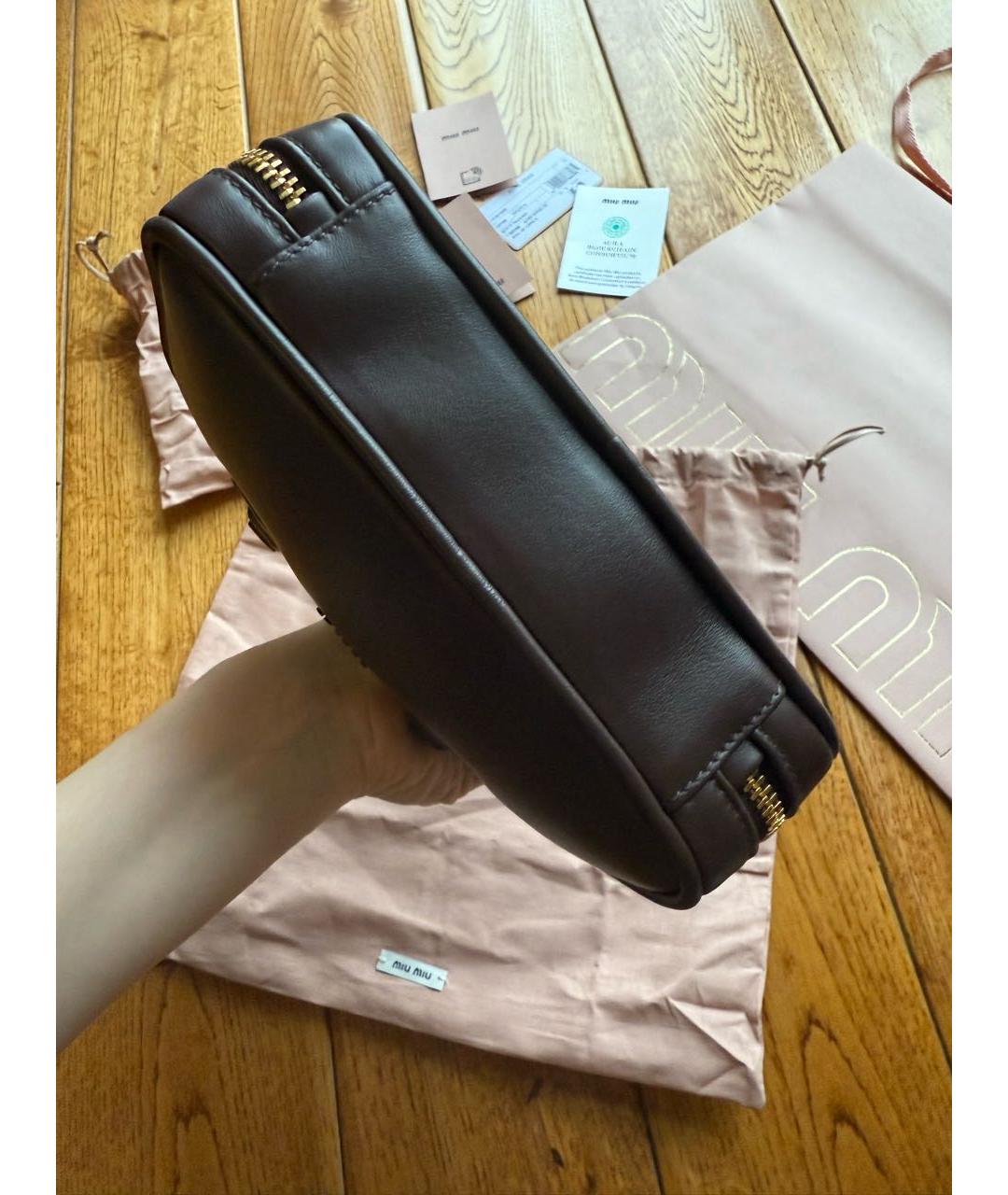 MIU MIU Коричневая кожаная сумка с короткими ручками, фото 7
