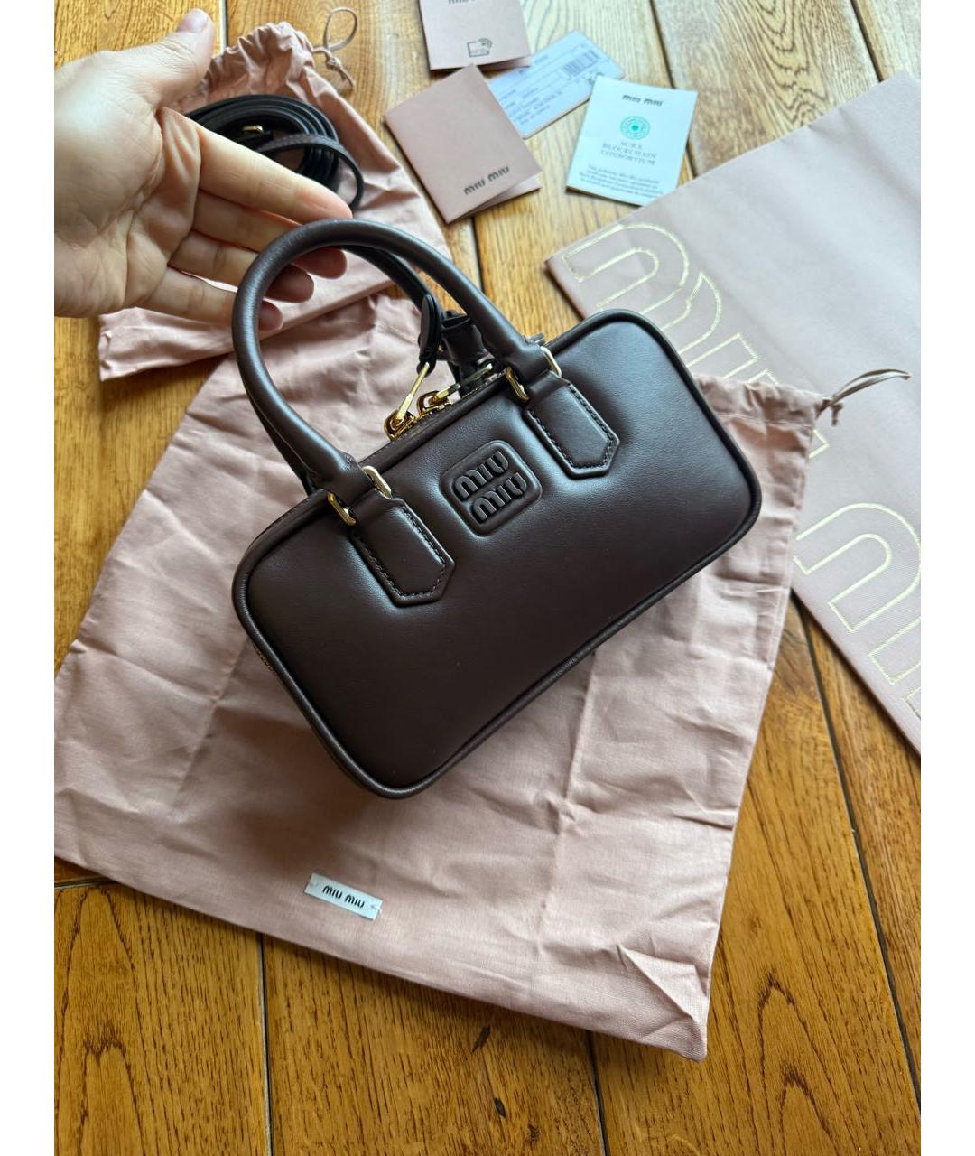 MIU MIU Коричневая кожаная сумка с короткими ручками, фото 5