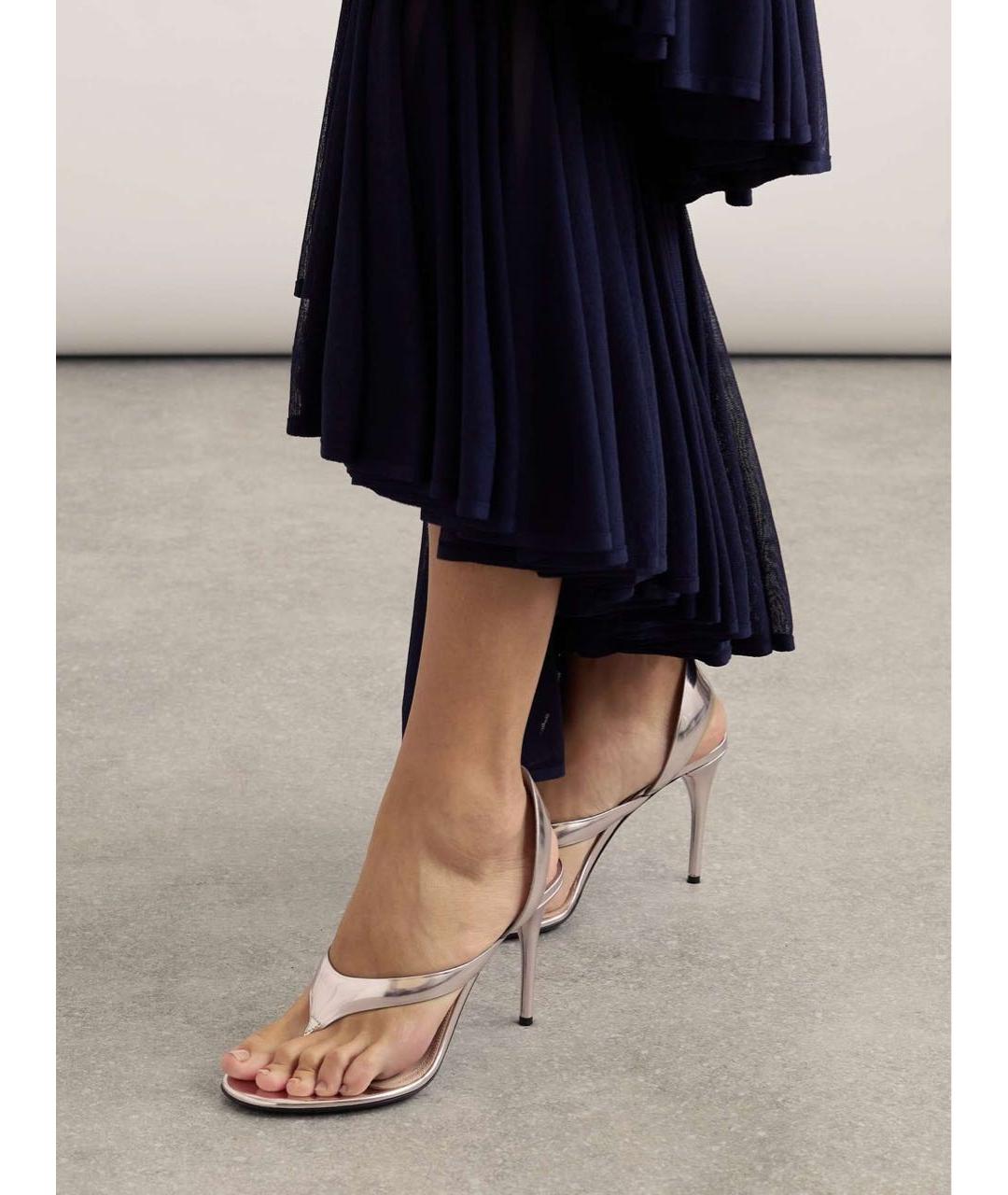 ALAIA Золотые босоножки из лакированной кожи, фото 5