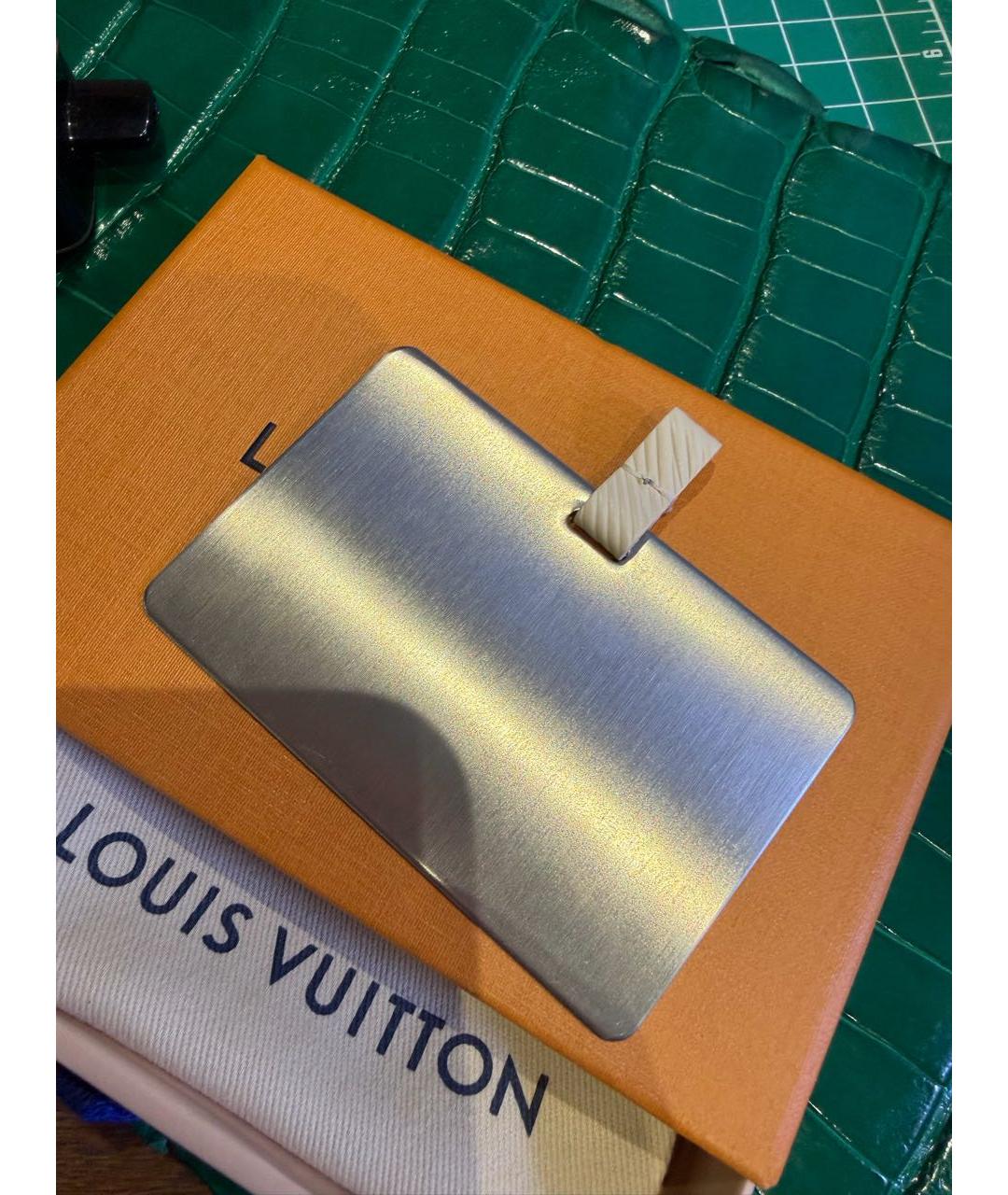 LOUIS VUITTON Золотой брелок, фото 2