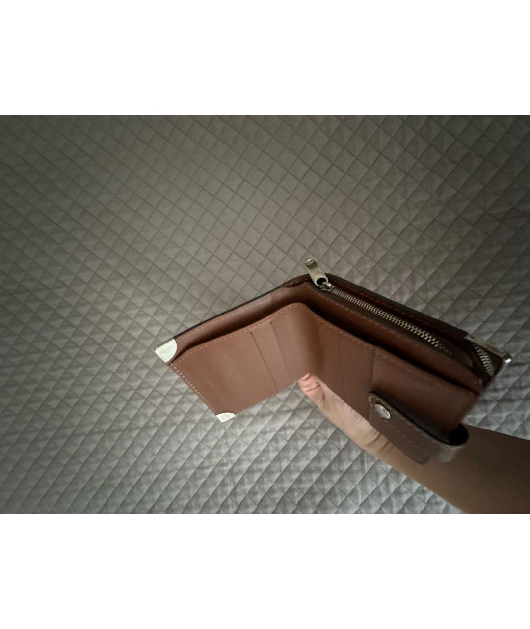LOUIS VUITTON Коричневый кожаный кошелек, фото 3