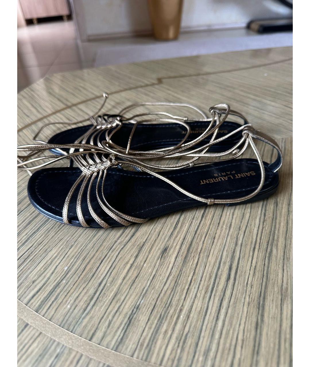 SAINT LAURENT Золотые босоножки из лакированной кожи, фото 5