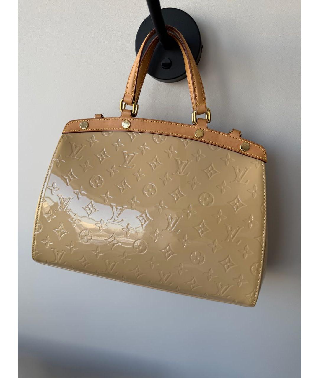 LOUIS VUITTON Бежевая сумка с короткими ручками из лакированной кожи, фото 4