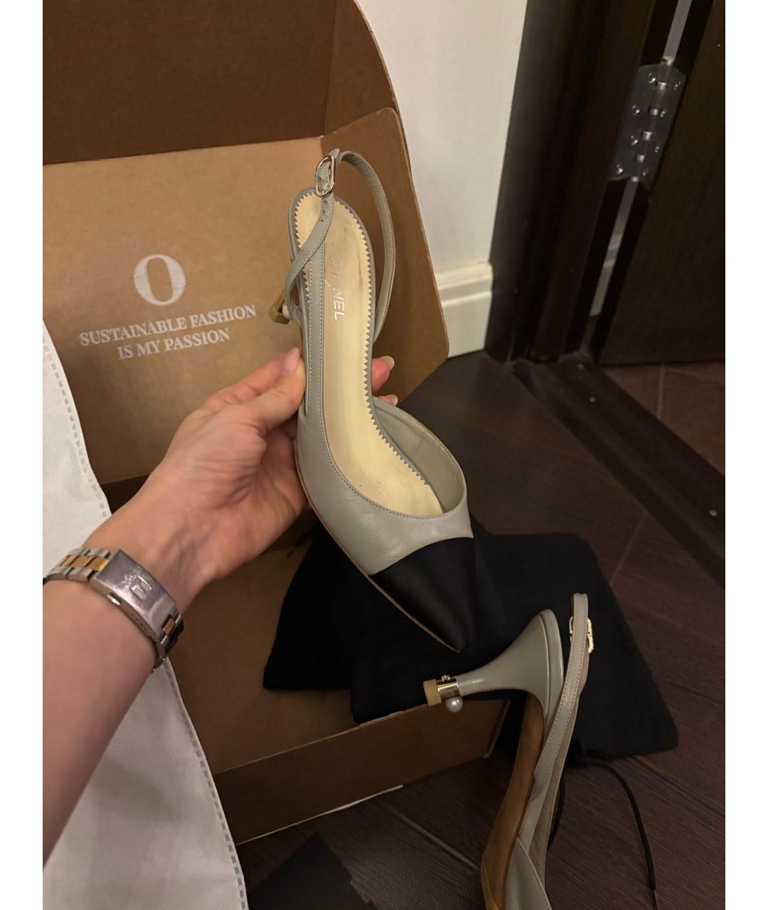 CHANEL Серые кожаные лодочки на низком каблуке, фото 2