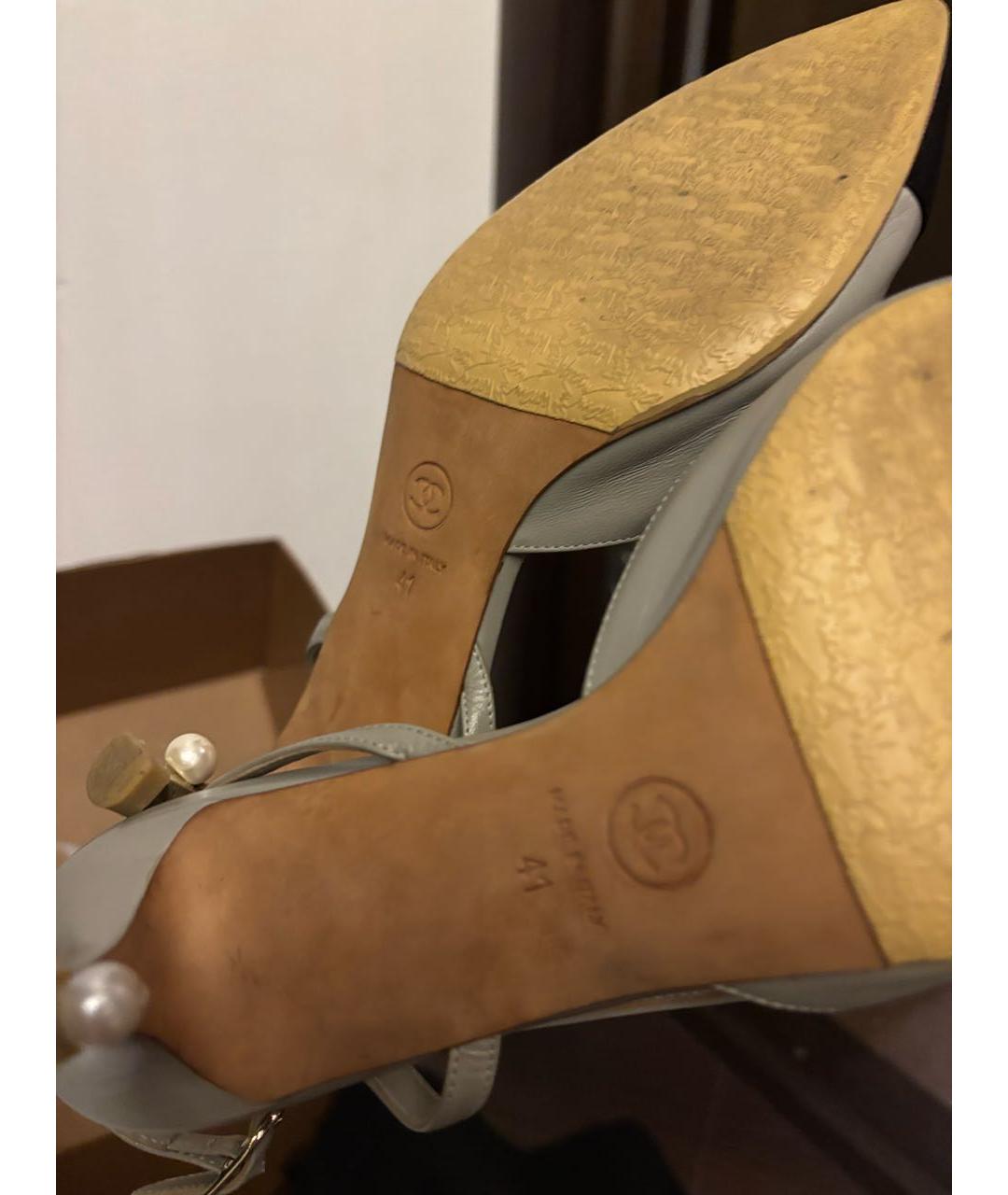 CHANEL Серые кожаные лодочки на низком каблуке, фото 5