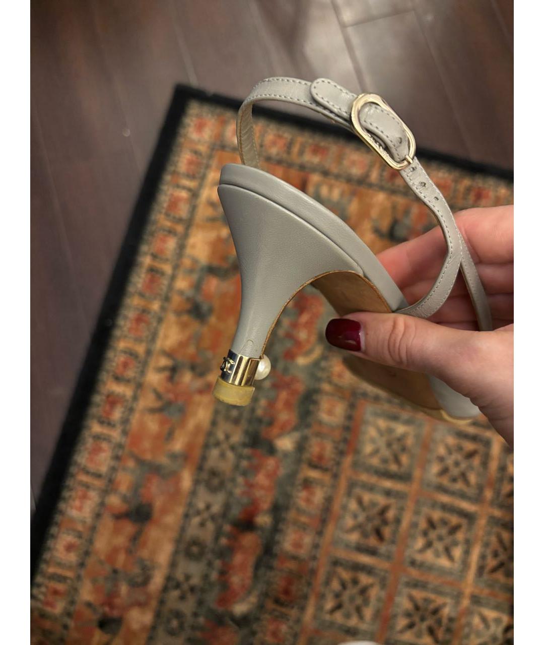 CHANEL Серые кожаные лодочки на низком каблуке, фото 8