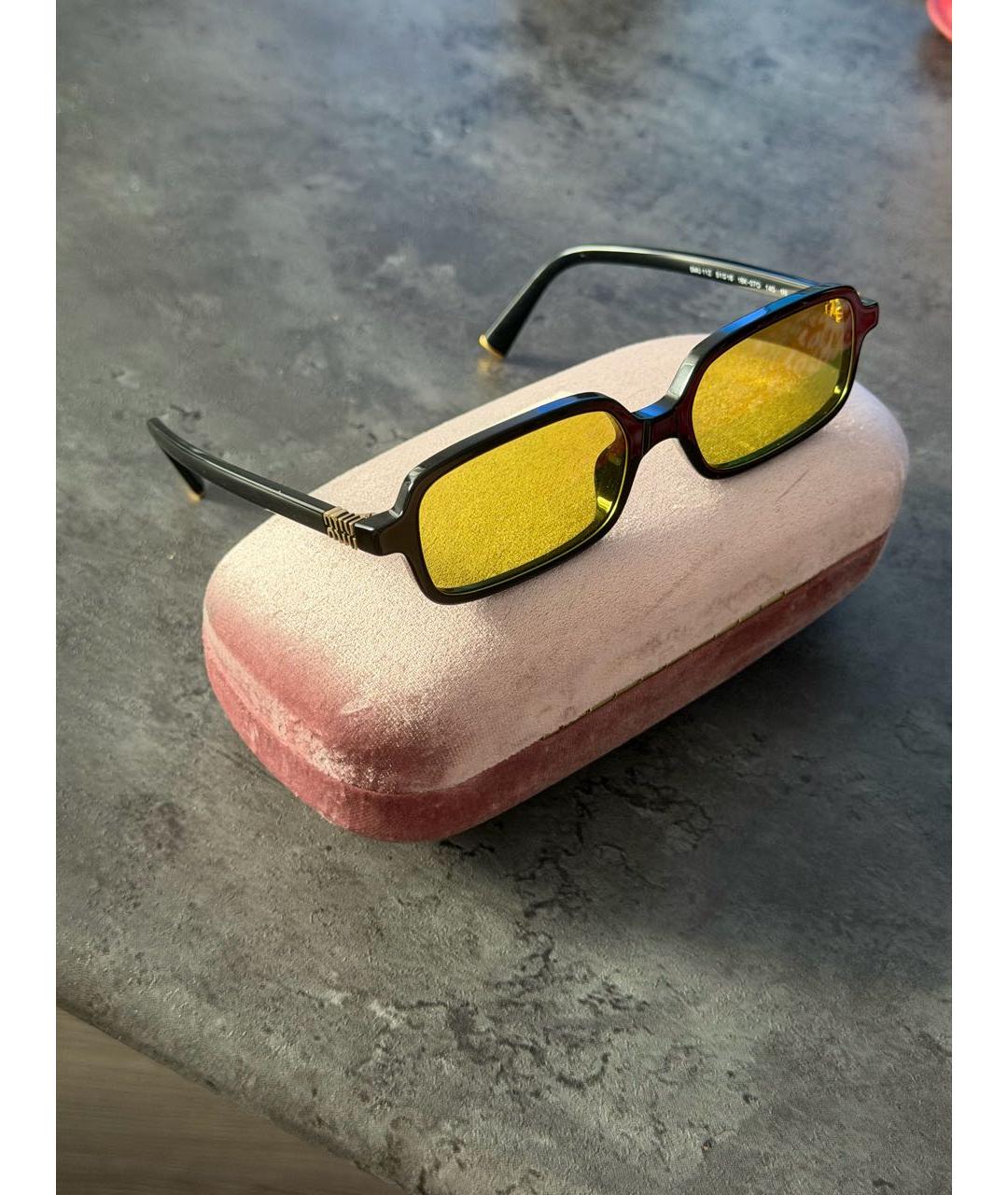 MIU MIU Черные пластиковые солнцезащитные очки, фото 2