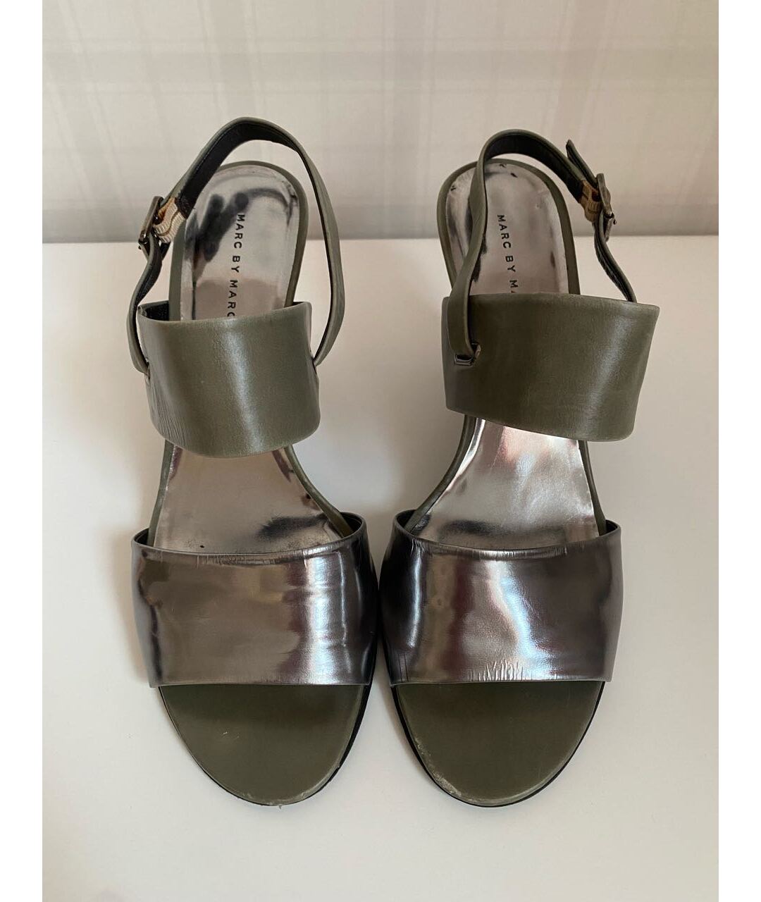 MARC BY MARC JACOBS Серебряные кожаные босоножки, фото 2
