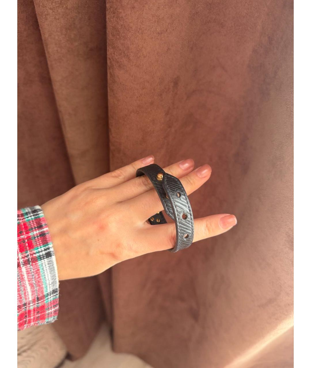 LOUIS VUITTON Черный кожаный браслет, фото 2