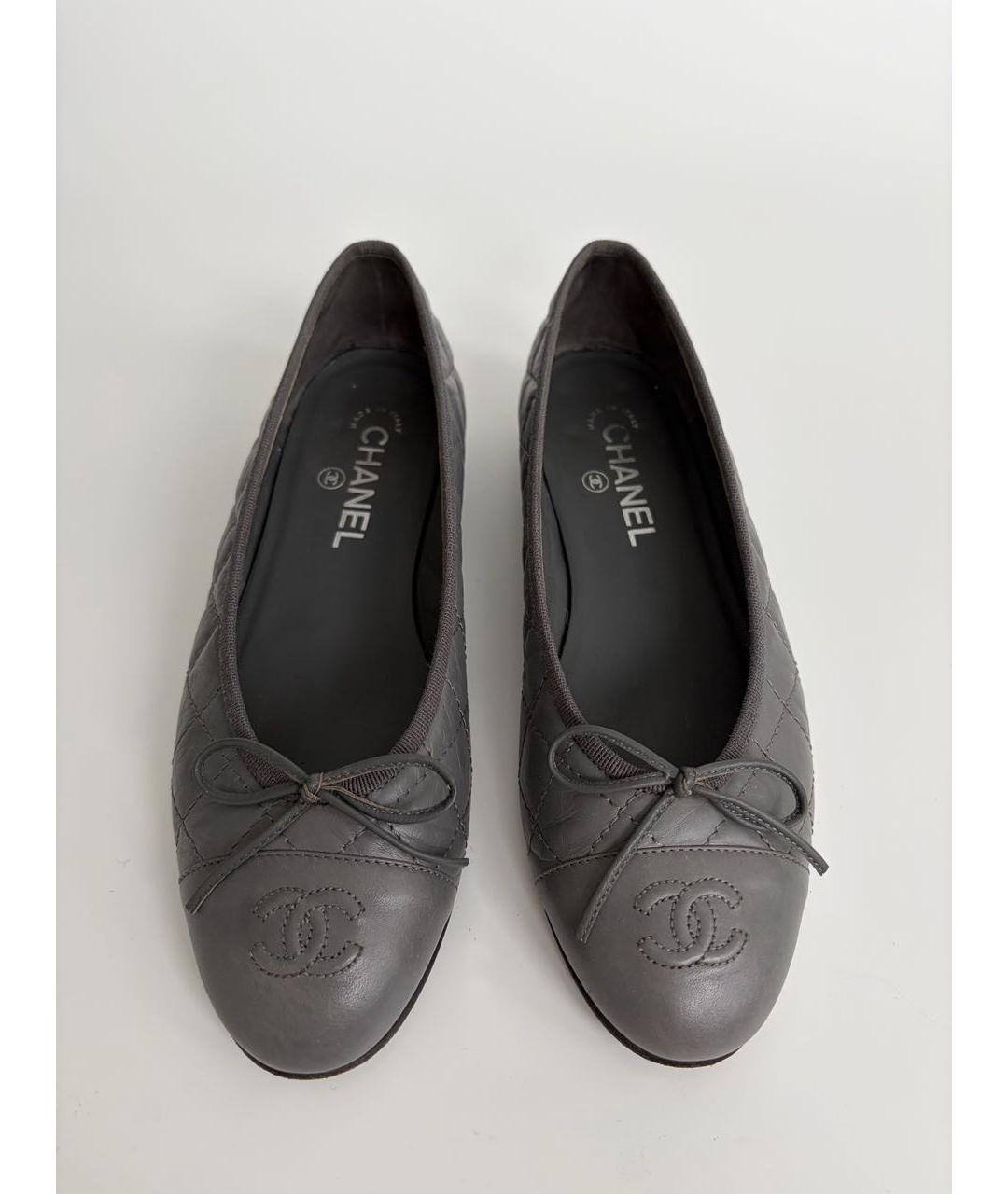 CHANEL Серые кожаные балетки, фото 2