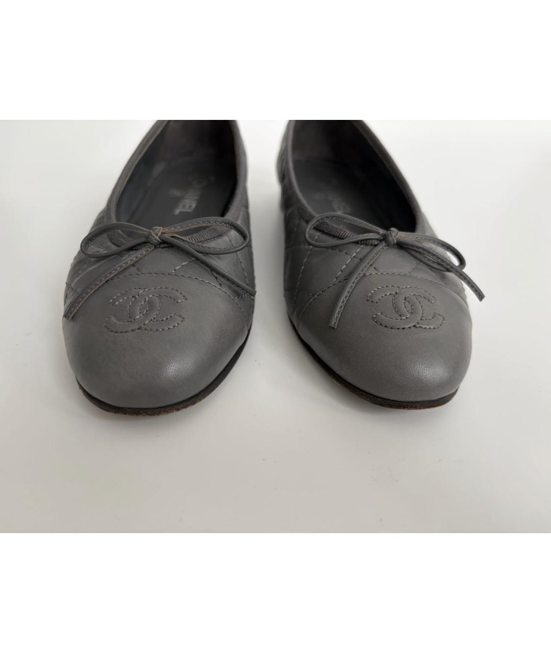 CHANEL Серые кожаные балетки, фото 3