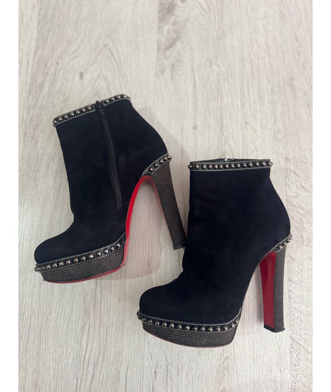 CHRISTIAN LOUBOUTIN Черные замшевые ботильоны, фото 2