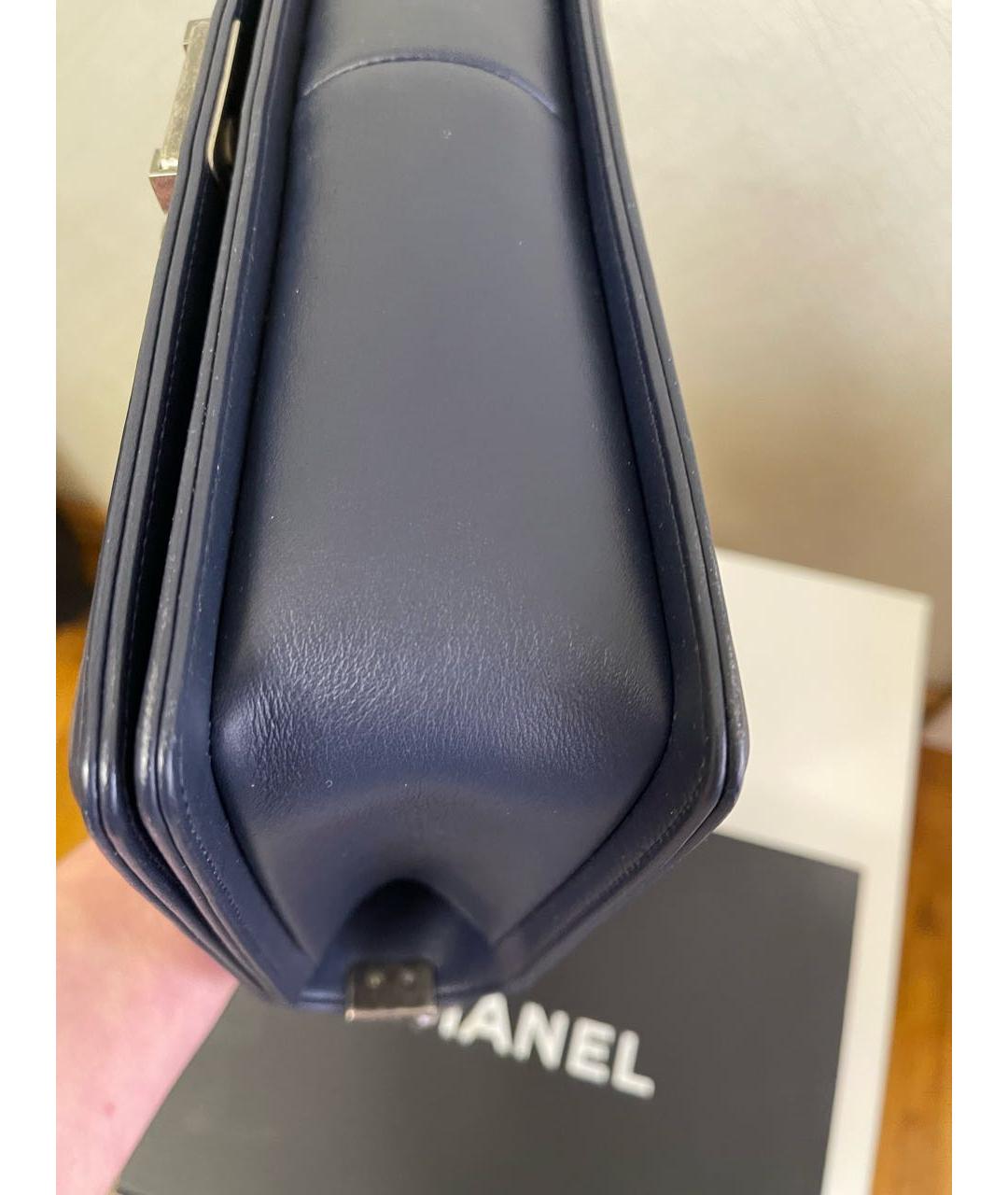 CHANEL Темно-синяя кожаная сумка через плечо, фото 5